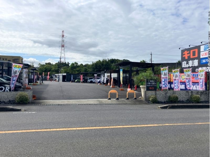 日進市のキロ夏焼店カーポート展示場の全景