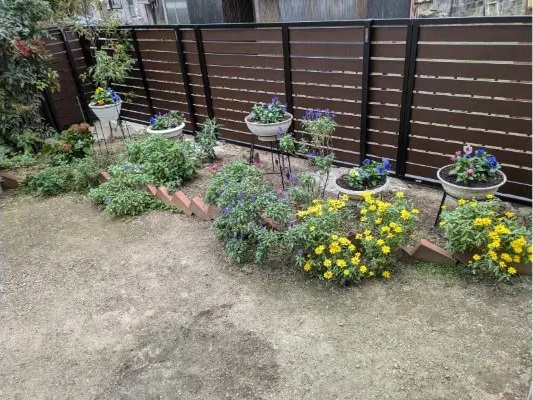 木調デザインのアルミフェンスの施工写真