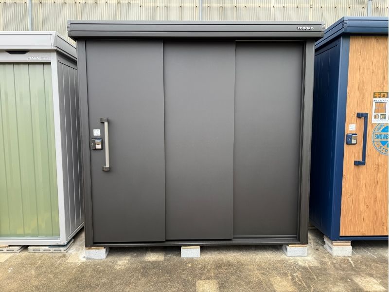 ヨド物置 エルモ 黒い物置 外観 デザイン 正面