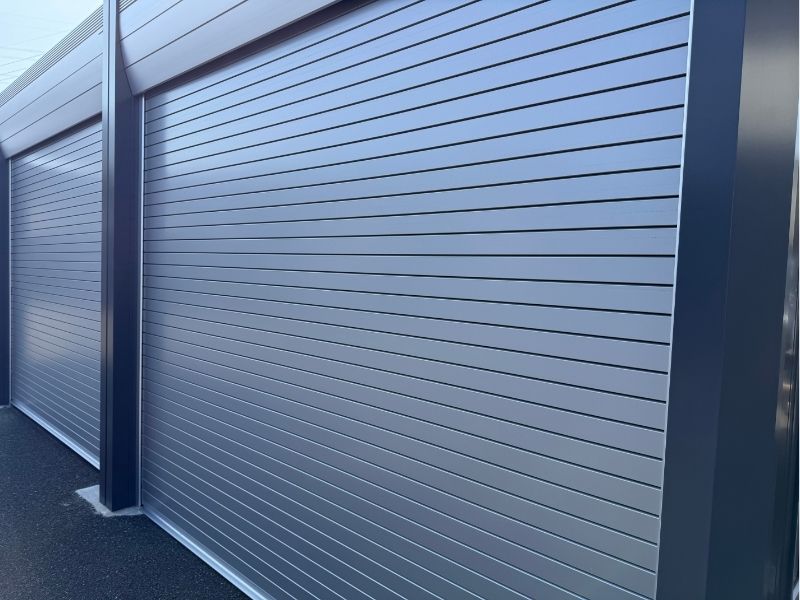 イナバガレージ アルシア2連棟のフラットなデザイン