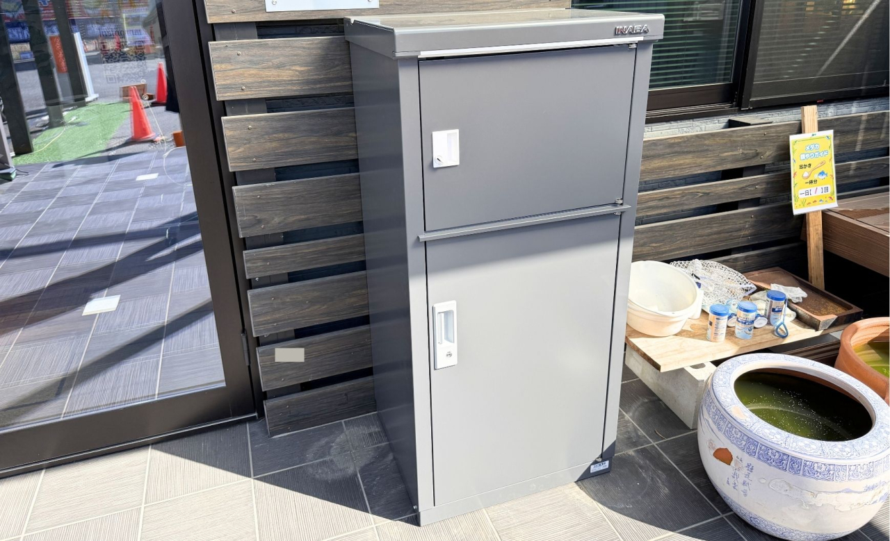 イナバ物置の宅配ボックス一体型（2026新商品）の展示開始