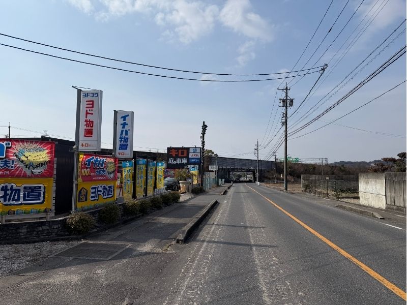 キロ夏焼店へのアクセス、お車でお越しいただく際の目印となる看板（東から来た場合）