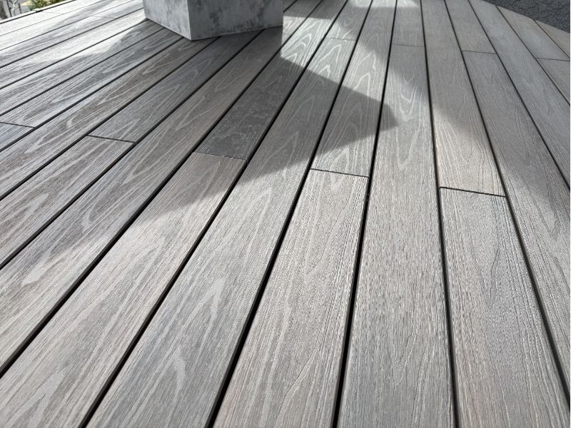 タカショー_エバーエコウッドリアル_汚れにくい人工木デッキ