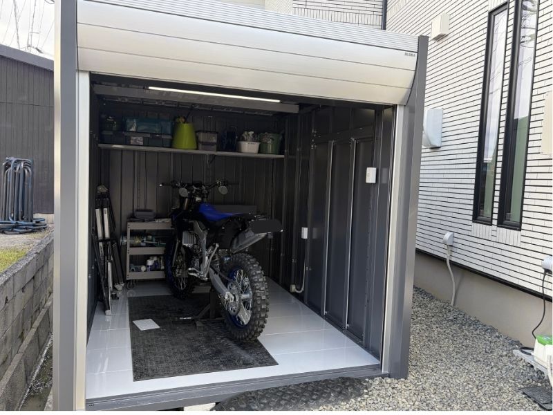 【施工事例】日進市 T様｜待望の「床付き」アルシアフィット。高級感と機能性を両立した理想のバイクガレージ